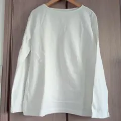 ホワイト 長袖Tシャツ シンプル