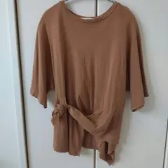 relume 裾アシンメトリーカットソー ブラウン 半袖Tシャツ 結び目デザインのサムネイル
