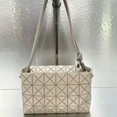 BAO BAO ISSEY MIYAKE ショルダーバッグ クリム系のサムネイル