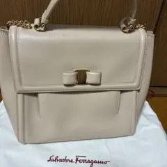 最終お値下げ♡Sakakre Ferragamo ベージュ ハンドバッグ