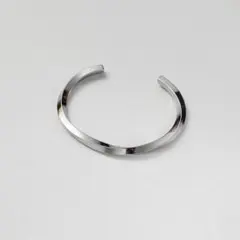 ツイストデザイン バングル シルバーカラーのサムネイル