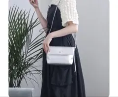 シルバーショルダーバッグ