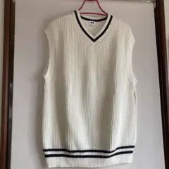 UNIQLO ホワイト Vネックニットベスト