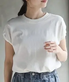 【値下げ不可！】リブ使いフレンチスリーブTシャツ アイボリーのサムネイル