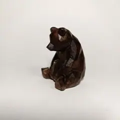カクカク木彫り　お座り熊　木製　面彫り　置物