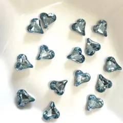 アクリル　軽量　Vカット 変形ハート ライトブルー　ネイルパーツ