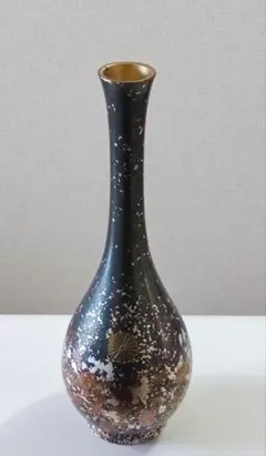 菊紋　黒と金の一輪挿し 　金属　希少