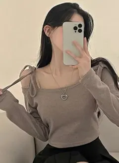 【匿名配送】リボンショルダークロップドTシャツ　オフショルダー