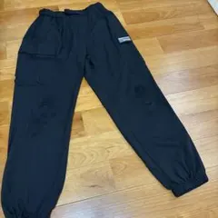 黒いロングパンツ サイドポケット付き