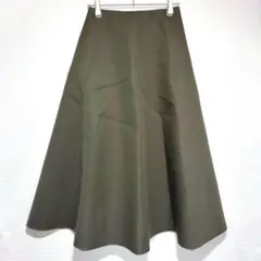 新品タグ付き　エルフランク　フレアスカート　ロング　カーキ　綺麗め　上品　無地のサムネイル