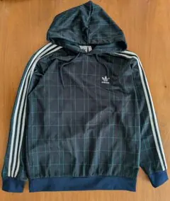 adidas　パーカー　タータンチェック　Ｌサイズ