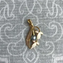 ペンダントトップ　チャーム　レディース　花　パール