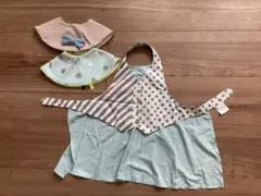 スタイとエプロンの３点です。