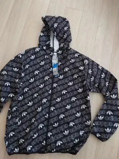 新品タグ付き　アディダスパーカー　ウィンドブレーカー