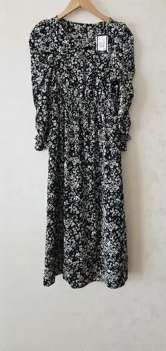【新品未使用】花柄ミディ丈ワンピース Mサイズ