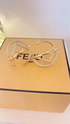 FENDI ゴールドフープピアス クリスタル装飾のサムネイル