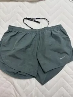 Nike トレーニングウェア　ショートパンツ グリーンのサムネイル