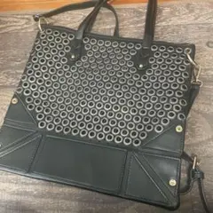 パンチングデザイン 黒 バッグ