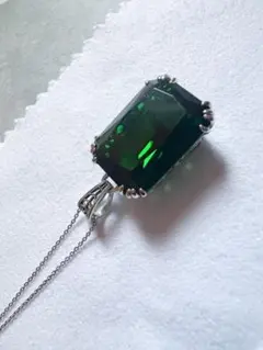 美品・即発送】ネックレス　エメラルド　ジルコニア