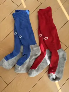 青と赤のサッカーソックス　小学低学年サイズ