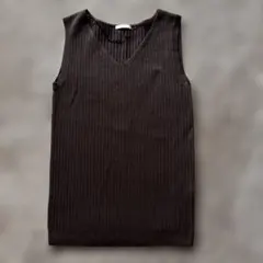 GU ノースリーブ　ニット