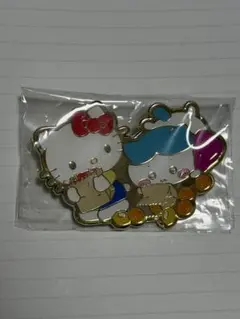 ちいかわサンリオコラボ　ピンズコレクション　ハローキティ&ハチワレ