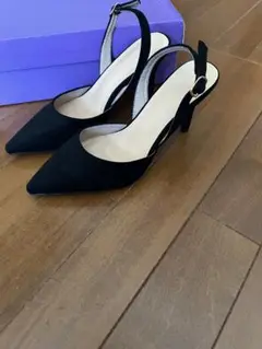 バックストラップパンプス