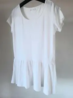 半袖カットソー　ホワイト　フレア