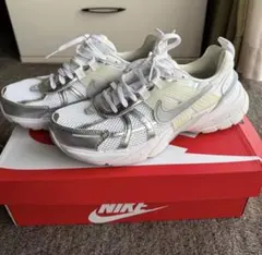 Nike V2K Run スニーカー 8.5 25.5cm シルバー ナイキ