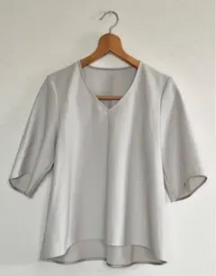 ライトグレー Vネック サイズ9