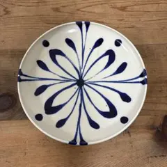 新品未使用】染付 金魚の絵皿 陶器 ランチュウ 民芸品 沖縄のやちむん