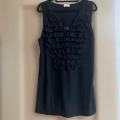 フリル付き黒ノースリーブチュニック