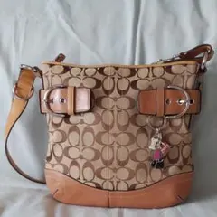 COACHショルダーバッグ チャーム付き