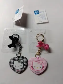 ❤️ハローキティ 　千鳥格子チャーム　2個セット　ピンク＆ブラック