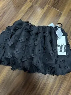 Bibiy. ブラック フラワーモチーフ ショートパンツ