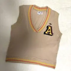 アディダス　ベスト　Vネック　イエロー