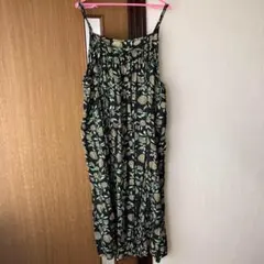 ワンピース　花柄黒　タンクトップ風ワンピ　夏
