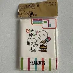 新品　未使用　PEANUTS パスポートケース スヌーピー　SNOOPY