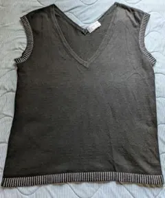 アニエスべー／ Vネック ノースリーブ