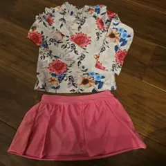 韓国　花柄ラッシュガードとピンクスカートセット　サイズ120