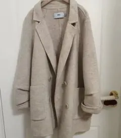 ベージュ ダブルボタン チェスターコート