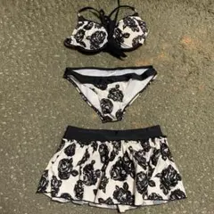 黒いバラプリント セパレート水着セット