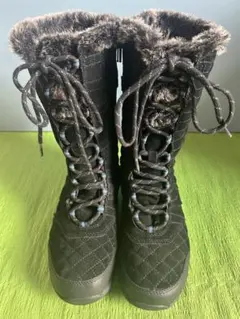 スケッチャーズ　滑りにくいブーツ　ブラック ファー付きキルティング　23.5cm