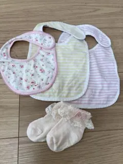 スタイ3枚セット＋ベビー靴下9-11㎝　ミキハウス　メゾピアノ