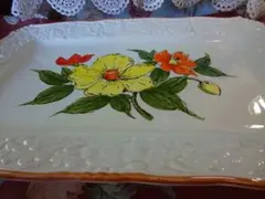 花柄の陶器製大皿