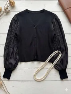 【美品】異素材プリーツ袖 ニット カーディガン ショート丈 ブラック 黒 大人