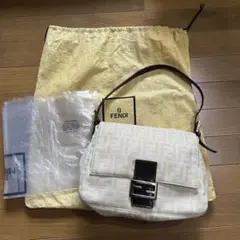 FENDI フェンディ マンマバケット ズッカ柄 アイボリー ワンショルダーのサムネイル