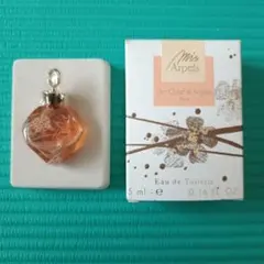Van Cleef & Arpels Miss Arpels ミニ香水のサムネイル