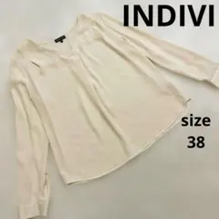 美品 インディヴィ ふんわり Vネック プルオーバー トップス 長袖のサムネイル