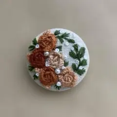 ❁くるみボタンのブローチ❁リボン刺繍 お花 ハンドメイド ひまわり